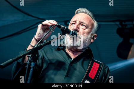 Glasgow UK, 10 juin 2026, Peter Hook and the Light, Kelvingrove Bandstand, Glasgow. Crédit Stephen Wilson Photography Banque D'Images