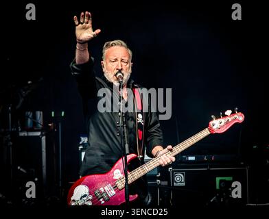 Glasgow UK, 10 juin 2026, Peter Hook and the Light, Kelvingrove Bandstand, Glasgow. Crédit Stephen Wilson Photography Banque D'Images