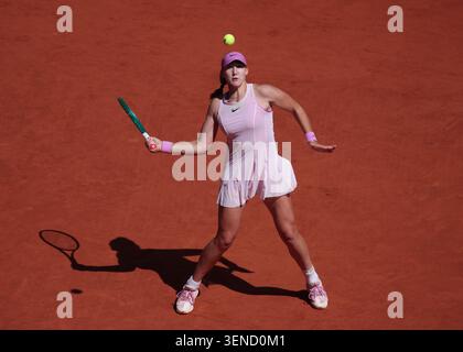 La joueuse de tennis russe Mirra Andreeva en action à l'Open de France 2026, Roland Garros, Paris, France.. Banque D'Images