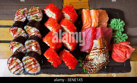 Nourriture japonaise colorée Sushi Harmony pour l'arrière-plan et l'utilisation multimédia Banque D'Images