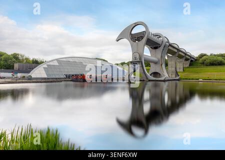 La roue de Falkirk, un impressionnant ascenseur de bateau rotatif moderne reliant l'Union canal et le canal Forth et Clyde dans le centre de l'Écosse. Banque D'Images