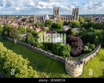 York Minster et centre-ville de York, North Yorkshire, Angleterre, Royaume-Uni. Banque D'Images