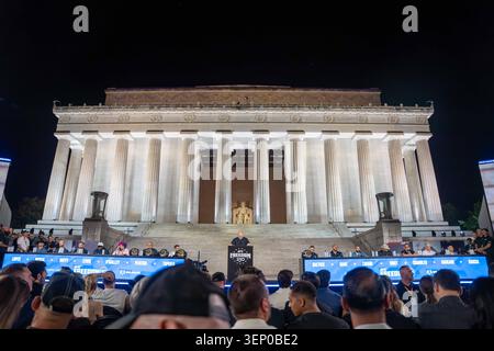 Washington, District de Columbia, États-Unis. 12 juin 2026. Le président de l'UFC, DANA WHITE, monte sur un podium alors que les combattants sont assis derrière lui pendant la conférence de presse de l'UFC Freedom 250 au Lincoln Memorial à Washington DC. (Crédit image : © Joey Sussman/ZUMA Press Wire) USAGE ÉDITORIAL SEULEMENT ! Non destiné à UN USAGE commercial ! Banque D'Images