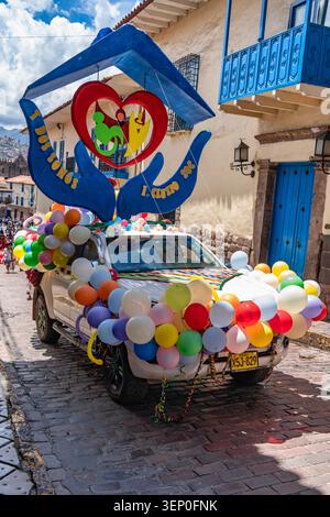 Cusco, Pérou - 23 mars 2025 : procession culturelle dans les rues de Cusco pendant la fête de Qhaswa Raymi Banque D'Images