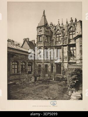 Le Hôtel de Bourgtheroulde à Rouen présente sa façade Renaissance ornée avec des reliefs sculptés et de hautes fenêtres gravées en 1893 par Paul Dujardin, capturant le monument historique de Normandie, France. Banque D'Images