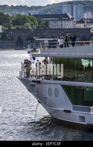Deutsches Eck, bateau de croisière fluviale Emerald Dawn, navigue dans la Moselle, Rhénanie-Palatinat, Allemagne Banque D'Images