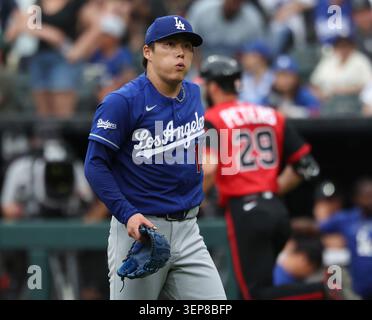 Chicago, États-Unis. 13 juin 2026. Le lanceur Yoshinobu Yamamoto des Los Angeles Dodgers expire alors que le joueur des Chicago White Sox Tristan Peters fait le tour des bases après avoir atteint un home run solo au Guaranteed Rate Field à Chicago le 13 juin 2026. Yamamoto avait lancé un no-frappeur jusqu'à ce qu'il abandonne le home run en neuvième manche. (Photo de John J. Kim/Chicago Tribune/TNS/Sipa USA) crédit : Sipa USA/Alamy Live News Banque D'Images