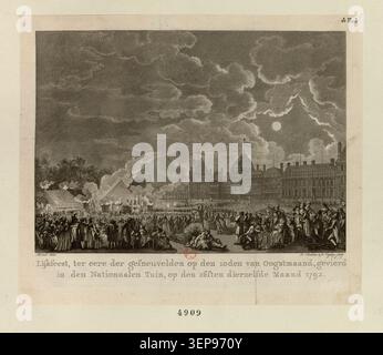 Des cérémonies funéraires ont lieu au jardin des Tuileries à Paris pour honorer les personnes tuées le 10 août 1792. La gravure enregistre une commémoration révolutionnaire avec des pyramides, des célébrations nocturnes et des rites cérémoniels publics. Banque D'Images