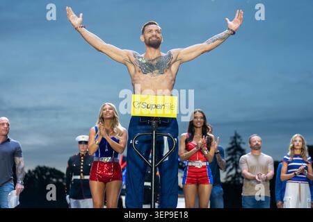Washington, District de Columbia, États-Unis. 13 juin 2026. Le combattant de l'UFC MAURICIO RUFFY se tient sur la balance lors des pesées cérémonielles de l'UFC Freedom 250 sur l'ellipse, juste au sud de la Maison Blanche, à Washington DC. (Crédit image : © Joey Sussman/ZUMA Press Wire) USAGE ÉDITORIAL SEULEMENT ! Non destiné à UN USAGE commercial ! Banque D'Images