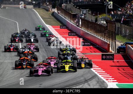 IPA85677620 - départ de la course 01 CAMARA Rafael (soutien-gorge), Invicta Racing, Dallara F2 2024, action 15 DUNNE Alex (irl), Rodin Motorsport, Dallara F2 2024, action 09 MINI Gabriele (ita), MP Motorsport, Dallara F2 2024, action lors de la 5ème manche du Championnat FIA de formule 2 2026 du 12 au 14 juin 2026 sur le circuit de Barcelona-Catalunya, à Montmelo, Espagne Banque D'Images