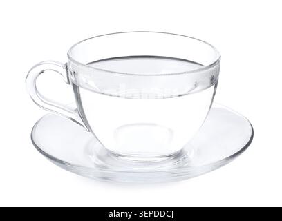 Tasse transparente avec de l'eau isolée sur blanc Banque D'Images