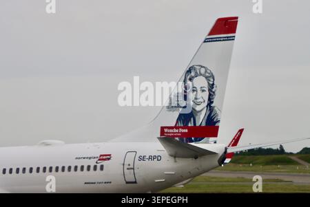 Compagnie aérienne norvégienne BOEING 737-800 avec photo de Wenche Foss sur la queue de l'avion à Kastrup, aéroport de Copenhague, Danemark, juin 2026 Banque D'Images