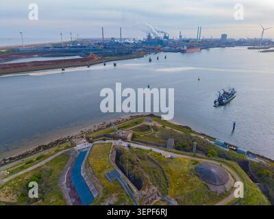 Fort IJmuiden sur Forteiland Island vue aérienne, dans la ville d'IJmuiden, Hollande du Nord, pays-Bas. Ce fort protégeait l'entrée de la mer du Nord CAN Banque D'Images