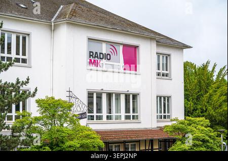 Iserlohn, Allemagne - 05 juin 2026 : Radio MK bâtiment avec signalisation sur la façade. Banque D'Images