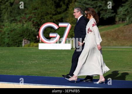 Le premier ministre Sir Keir Starmer et son épouse Victoria Starmer lors du sommet du G7 à Évian, en France. Date de la photo : lundi 15 juin 2026. Banque D'Images