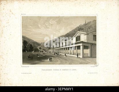 L'établissement thermal de Bagnères-de-Luchon est présenté dans une lithographie de 1857 montrant les bâtiments thermaux à colonnades et l'activité environnante avec des personnages costumés et des cavaliers dans l'environnement de la station des Pyrénées françaises. Banque D'Images