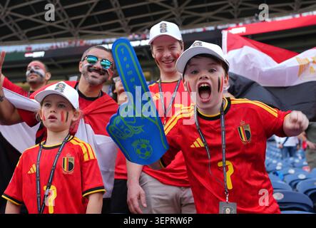 Seattle, États-Unis. 15 juin 2026. Les fans sont vus avant le match de groupe G entre la Belgique et l'Égypte lors de la Coupe du monde de la FIFA 2026 au Seattle Stadium à Seattle, aux États-Unis, le 15 juin 2026. Crédit : Peng Ziyang/Xinhua/Alamy Live News Banque D'Images