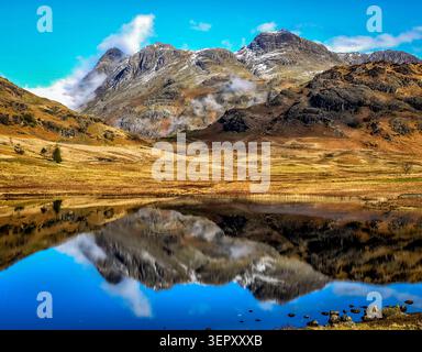 Blea Tarn sous le soleil de printemps Banque D'Images