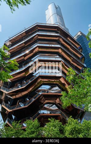 30.05.2025, USA, New York, New York - vue extérieure du navire à Hudson Yards. Le navire (TKA) est une structure et une attraction touristique approxi Banque D'Images