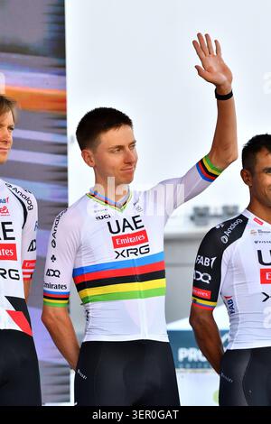 IPA85758895 - Tadej Pogacar (SLO/UAE TEAM EMIRATES XRG) pendant le Tour de Suisse - présentation de l'équipe, course cycliste sur route à Sondrio, Italie, le 16 juin 2026 Banque D'Images