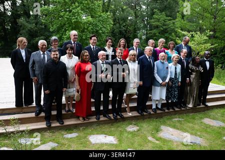 Giorgia Meloni, premier ministre italien, Antonio Costa, président du Conseil européen, Volodymyr Zelensky, Caroline Merotto, épouse du président suisse Guy Parmelin, Sanae Takaichi, président fédéral suisse Guy Parmelin, brésiliens Rosangela Janja da Silva, président brésilien Luiz Inacio Lula da Silva, président sud-coréen Lee Jae-myung, président Frances Emmanuel Macron, épouse première dame sud-coréenne Kim Hea Kyung, président français président américain Donald Hea Kyung, président américain. Banque D'Images