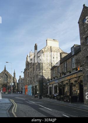 Edimbourg, Écosse - 18 juin 2010 : la section du Royal Mile avec une variété de boutiques et de bars à proximité du théâtre Bedlam. Édimbourg. Écosse Banque D'Images