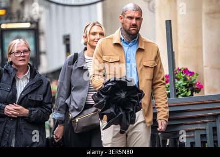 Tony Bartlett arrive à Bristol Crown court où il est accusé de meurtre et d'homicide involontaire coupable lié à la mort de son fils, Atticus Bartlett. Atticus avait quatre semaines lorsqu'il s'est effondré chez lui à Chard, Somerset, le 16 juillet 2022, et a été transporté à l'hôpital dans un état critique, mais n'a jamais repris conscience et est décédé le 23 juillet. Date de la photo : mercredi 17 juin 2026. Banque D'Images