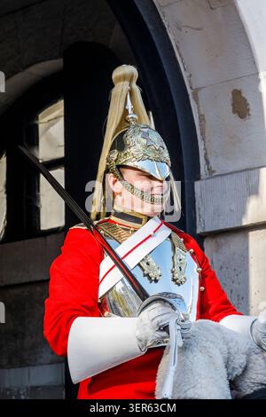 Soldat de garde, Household Cavalry Mounted Regiment, Whitehall, Londres, Angleterre, Royaume-Uni Banque D'Images