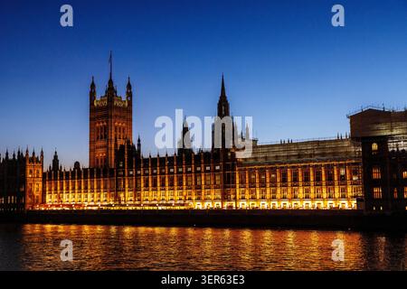Maisons de Prliament la nuit, Westminster, Londres, Angleterre, Royaume-Uni Banque D'Images