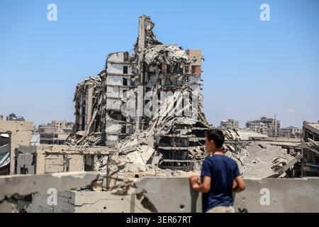 Palestine. 15 juin 2026. Une photo montrant l’étendue des destructions massives laissées par la guerre israélienne dans la ville de Beit Lahia, dans le Nord de la bande de Gaza, le 15 juin 2026. Photo de Rizek Eldremle/ABACAPRESS.COM crédit : Abaca Press/Alamy Live News Banque D'Images