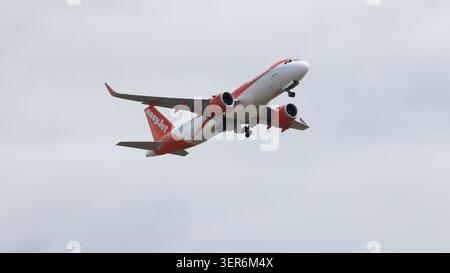 Berlin, Allemagne, 10-14 juin 2026. L'ILA 2026 s'est déroulée du 10 au 14 juin 2026 à l'aéroport de Ber à Berlin. En tant que l'un des principaux salons de l'aérospatiale au monde, il a réuni plus de 750 exposants de plus de 30 pays présentant des innovations dans les domaines de l'aviation, de l'espace, de la défense et de la mobilité avancée. L'événement a connecté l'industrie, la politique, la recherche et l'armée. Parallèlement à des conférences professionnelles, il y a eu des démonstrations aériennes et un week-end de visiteurs publics. Les principaux axes d'action étaient les technologies futures, la durabilité dans l'aviation et les projets européens dans le domaine de l'espace et de la sécurité. Photo : K Banque D'Images