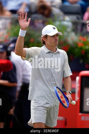 Alex de Minaur, de l'Australie, célèbre sa victoire contre Denis Shapovalov, du Canada, lors de la dixième journée des Championnats HSBC au Queen's Club, à Londres. Date de la photo : mercredi 17 juin 2026. Banque D'Images