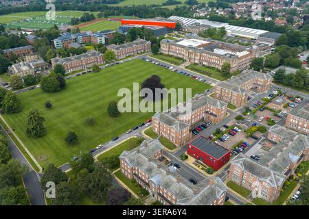 Vue aérienne de Leeds Beckett University Headingley Campus à Leeds West Yorkshire à l'historique James Graham Building Student Accommodation sports Banque D'Images