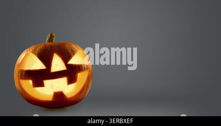 Citrouilles d'Halloween sur fond sombre Banque D'Images