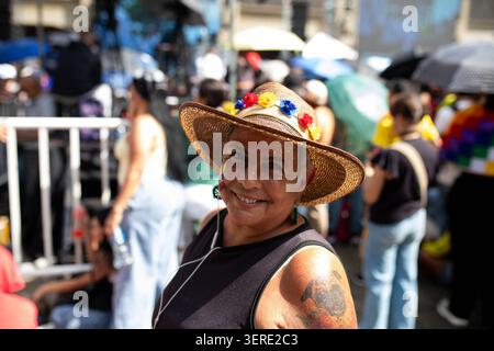 Visite du président colombien Petro à Medellin des supporters prennent part avec des drapeaux et des pancartes lors d'un événement public du président colombien Gustavo Petro dans la ville de Medellin, en Colombie, le 17 juin 2026. Photo par : Camilo Moreno/long Visual Press Medellin Antioquia Colombia Copyright : xCamiloxMorenox Banque D'Images