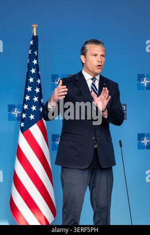 June 18, 2026, Brussels, Antwerp, Belgium: US Secretary of War PETE HEGSETH during his opening statement ahead of the NATO Defense Ministers meeting in Brussels. (Credit Image: © Bob Reijnders/ZUMA Press Wire) EDITORIAL USAGE ONLY! Not for Commercial USAGE! Banque D'Images