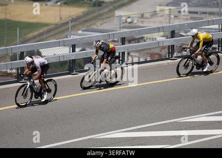 18.06.2026, Locarno, Locarno, Tour de Suisse 2026 : étape 2 Locarno - Locarno. Domen Novack #5 (SLO - UAE Team Emirates - WRG (WT)), Tim Wellens #2 (bel - UAE Team Emirates - WRG (WT)) et Tadej Pogačar #1 (SLO - UAE Team Emirates - WRG (WT)) Banque D'Images
