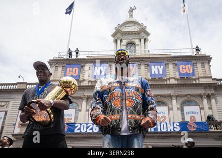 New York Ciy, États-Unis. 29 mars 2018. NYC Knicks Trey Jemison et Karl-Anthony Towns lors de la cérémonie des NBA Championship Knicks à l'hôtel de ville de New York. 18 juin 2026. (Photo de Steve Sanchez/Sipa USA). Crédit : Sipa USA/Alamy Live News Banque D'Images