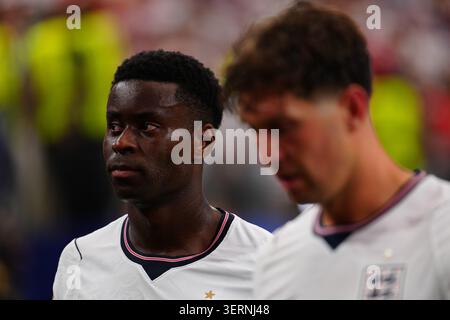 ARLINGTON, TEXAS - 17 JUIN 2026 : Bukayo Saka, 7e d'Angleterre, et John Stones, 5e d'Angleterre, quittent le terrain après le match du Groupe l de la Coupe du monde de la FIFA 2026 entre l'Angleterre et la Croatie au AT&T Stadium d'Arlington, Texas. (Photo Peter Hansson/Sipa USA) Banque D'Images