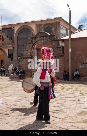 Originaire de Taquile Island vêtu de sa tenue traditionnelle. Banque D'Images