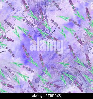 Motif aquarelle sans couture peint à la main avec de délicats brins de lavande violette avec des feuilles vertes dispersées sur une eau violette et lilas texturée Banque D'Images