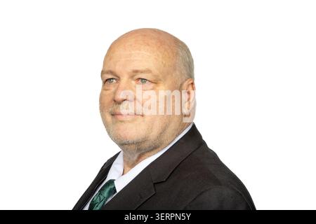 Homme d'affaires Side Portrait regardant à gauche vers l'avenir isolé sur fond blanc Banque D'Images