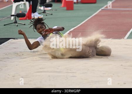 DOHA, QATAR – 19 juin 2026 : les athlètes participent au triple saut féminin lors du Mazraty Doha Meeting 2026 au Qatar Sports Club. Banque D'Images