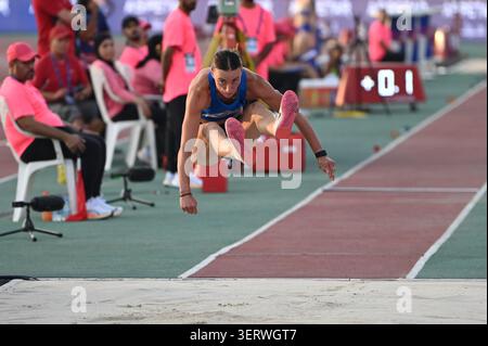 DOHA, QATAR – 19 juin 2026 : les athlètes participent au triple saut féminin lors du Mazraty Doha Meeting 2026 au Qatar Sports Club. Banque D'Images
