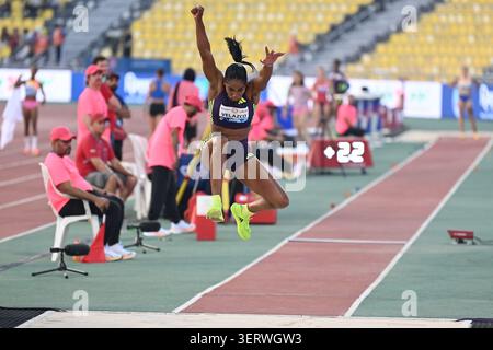DOHA, QATAR – 19 juin 2026 : les athlètes participent au triple saut féminin lors du Mazraty Doha Meeting 2026 au Qatar Sports Club. Banque D'Images