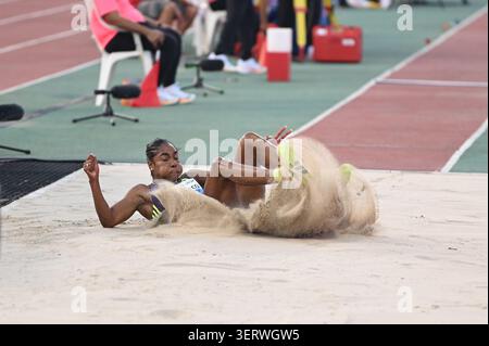 DOHA, QATAR – 19 juin 2026 : les athlètes participent au triple saut féminin lors du Mazraty Doha Meeting 2026 au Qatar Sports Club. Banque D'Images