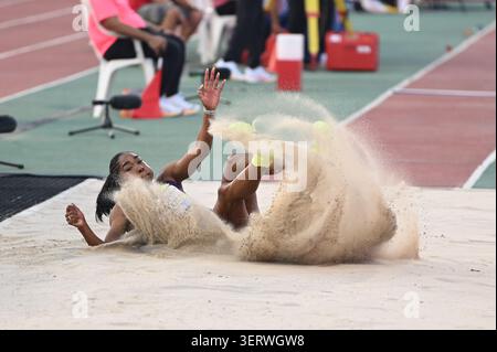 DOHA, QATAR – 19 juin 2026 : les athlètes participent au triple saut féminin lors du Mazraty Doha Meeting 2026 au Qatar Sports Club. Banque D'Images