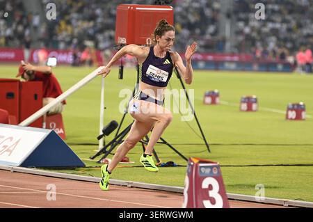 DOHA, QATAR – 19 juin 2026 : les athlètes s’affrontent sur le 400 m haies féminin lors du Mazraty Doha Meeting 2026 au Qatar Sports Club. Banque D'Images