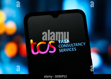 Canada. 19 juin 2026. Dans cette illustration photo, le logo Tata Consultancy services (TCS) est affiché sur l'écran d'un smartphone. (Photo de Thomas Fuller/SOPA images/SIPA USA) *** strictement à des fins éditoriales *** crédit : SIPA USA/Alamy Live News Banque D'Images