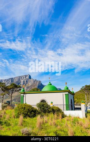 Le Cap, Afrique du Sud - 19 septembre 2025 : sites de sépulture musulmane de Kramat sur signal près de table Mountain Banque D'Images